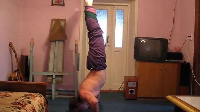 10 раз вертикальные отжимания! Handstand смотреть онлайн