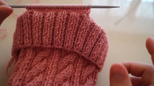 Детская шапочка спицами для начинающих. Часть 3\Baby hat knitting for beginners. Part 3 HD смотреть онлайн