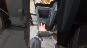 обзор внутри кабины , эксковатор погрузчик МСТ542s