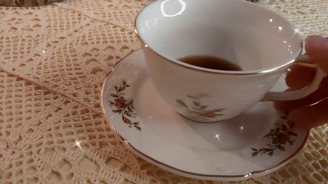 Вещи и предметы, которые подчёркивают красоту этого мира. Винтажные тарелки, ложки... смотреть онлайн