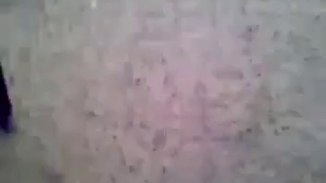 Как охрана обыскивает людей в Сирии смотреть онлайн