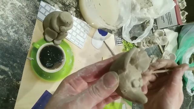 Игрушка из глины. Мастер класс по лепке мышки из глины. смотреть онлайн