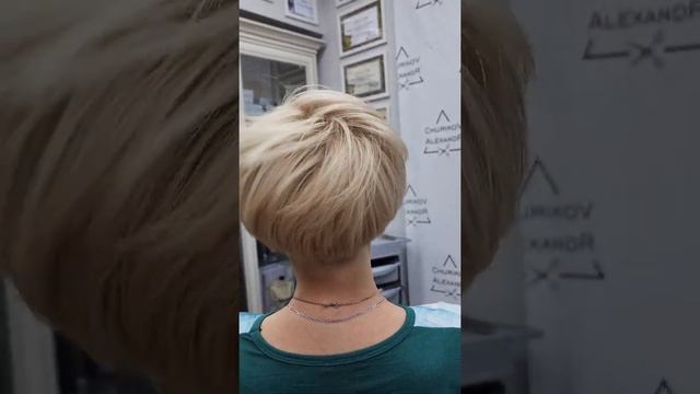 Текстурная удобная стрижка .Стрижка без использования филировочных ножниц #beauty #стрижки #чуриков смотреть онлайн