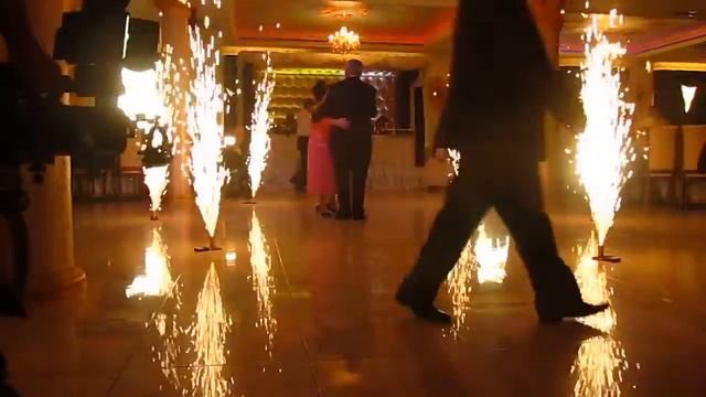 Сценические фонтаны на танец Золотая свадьба смотреть онлайн