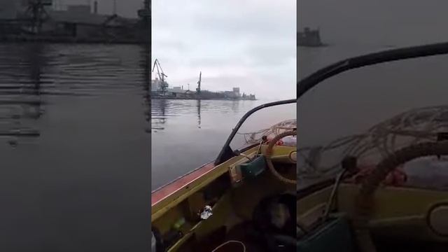 Зимний город,город с воды,зимний Херсон,Херсон,зимняя прогулка,лодка,речка,зимняя речка смотреть онлайн