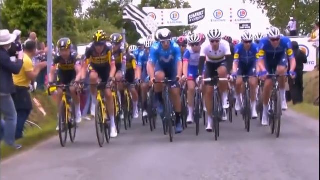EL TOUR DENUNCIO A LA ESPECTADORA QUE PROVOCO LA CAIDA EN LA ETAPA 1 смотреть онлайн