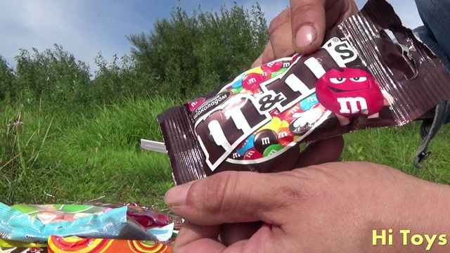 NEW A lot of candy full of sweets смотреть онлайн