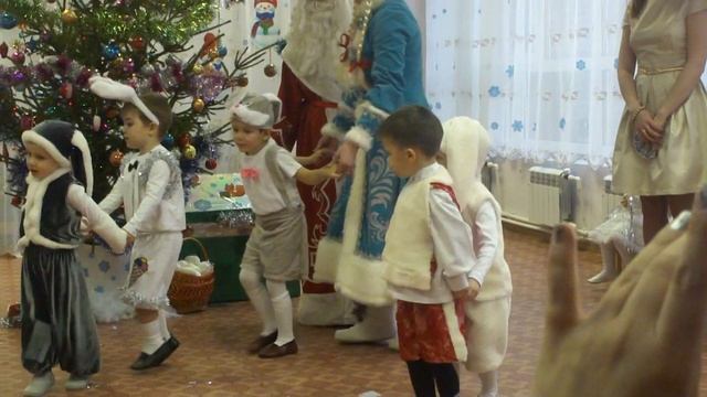 "Танец Зайчиков" 2-я мл.гр.№11 д.с.Белочка смотреть онлайн