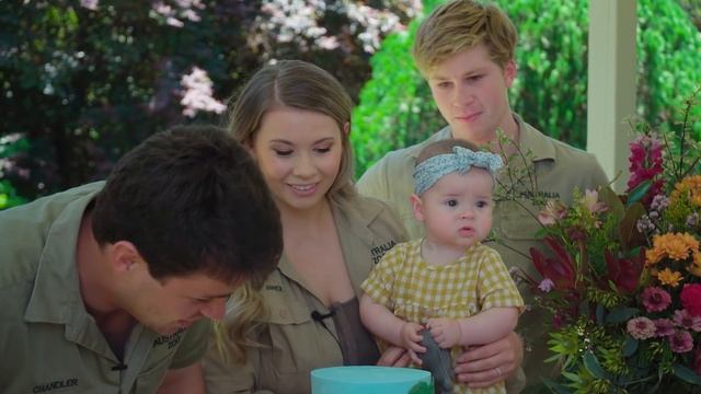 A big surprise for Chandler's birthday! смотреть онлайн