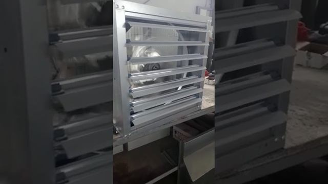 Вентилятор промышленные с жалюзи вытяжной ST1112 15000 м3/час, 380 В, мощность 1100 Вт, 1400 об/мин смотреть онлайн