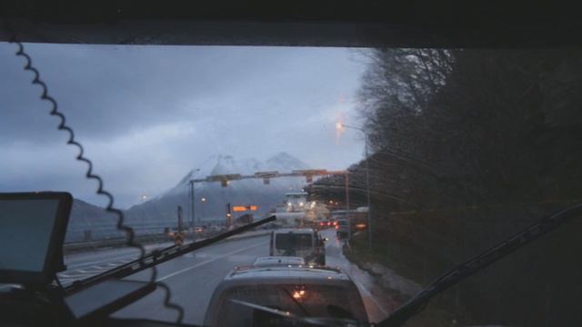 Штормит смотреть онлайн