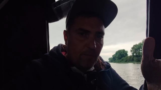 Взял пузырь, соль и на рыбалку. Что поймаю то и съем. ДИКАРЬ лето река ОКА часть 1 смотреть онлайн