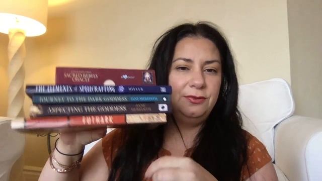 WITCH Booktube: January 2020 Witchy Book Giveaweay! смотреть онлайн
