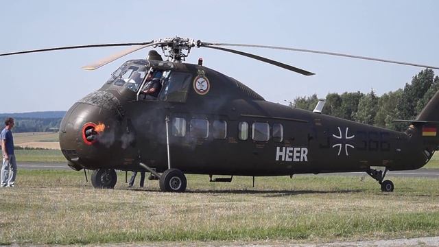 Sikorsky S-58 (H-34) Engine Start Fail (with Flames) смотреть онлайн