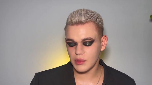 Smoky Eyes | Смоки Айс На мужчине | Как Cделать Идеальный Тон Кожи || Daniel Mua смотреть онлайн