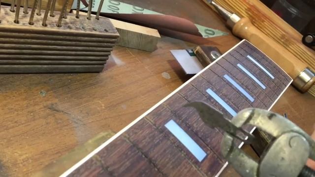 Установка ладов, шлифовка ладов и инструмент гитарного мастера.