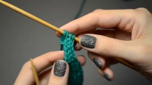 КАК СДЕЛАТЬ ЗАВЯЗКИ НА ДЕТСКУЮ ШАПКУ С ПОМОЩЬЮ i-cord (ПОЛОГО ШНУРА) УРОКИ ВЯЗАНИЯ || Начни вязать!