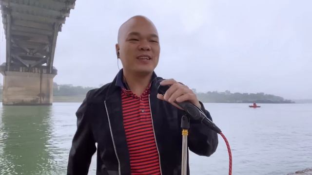 光哥受邀為大家演唱，兩位性感美女現場伴舞，台下觀眾嗨翻了【桂平光哥】 смотреть онлайн