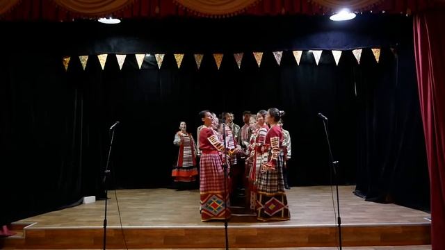 Народный ансамбль песни "Русь" - "Со двора, со дворика" смотреть онлайн