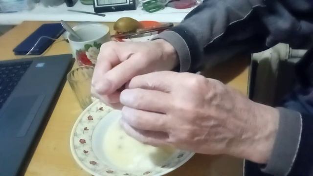 Как сделать стакан яблочного сока за 2 минуты, без соковыжималки. Опыт Куликова. смотреть онлайн