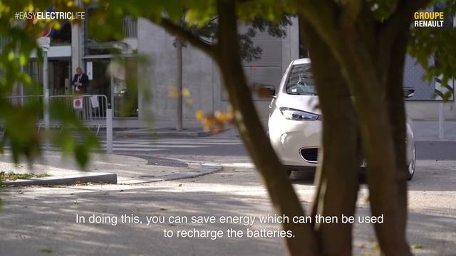 Driving an electric car - Electric Team - #EASYELECTRICLIFE | Groupe Renault смотреть онлайн