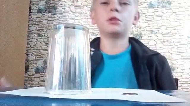 Фокус с исчезновением монеты на тетрадном листе . смотреть онлайн