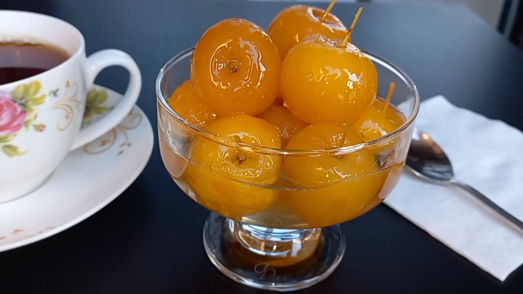 ЯБЛОЧНОЕ ВАРЕНЬЕ Янтарное варенье из райских яблок или ранеток целиком с хвостиком смотреть онлайн