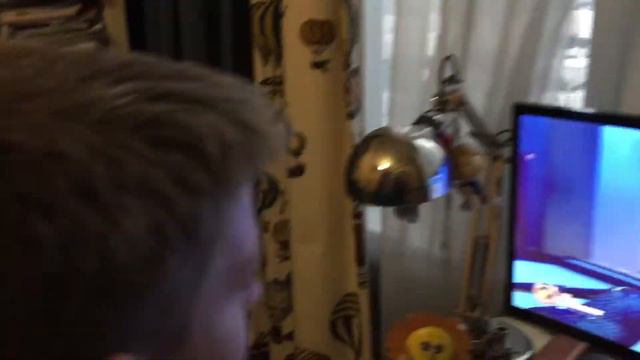 Школьник нуб играет в Overwatch смотреть онлайн