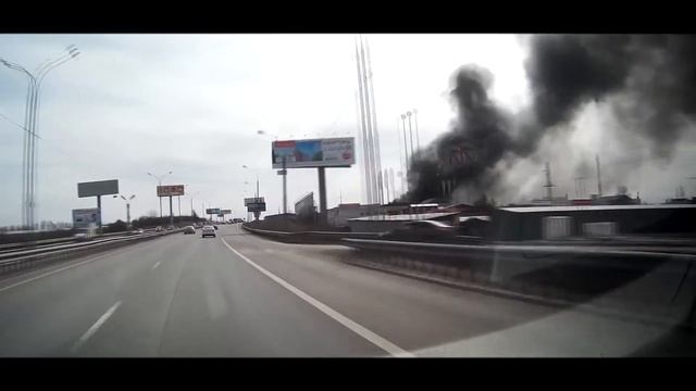 Горит рынок на каширском шоссе в 1 км. от Москвы. 29.03.2015 смотреть онлайн