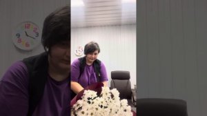 Как собрать и упаковать моно букет из хризантемы.
