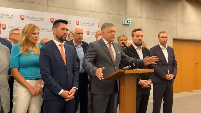 Robert Fico: Keď treba kúpiť zasraté americké vrtuľníky, ktoré nikto nepotrebuje, na to sú peniaze! смотреть онлайн