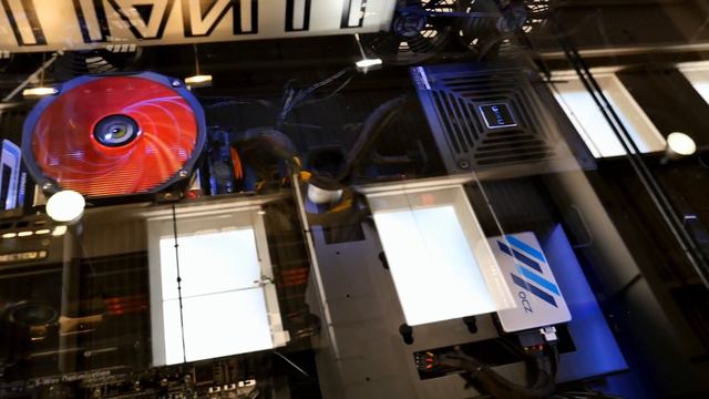 The Best Gaming PC Case ? | A Computer Table ! | Lian Li DK-04 [4K] смотреть онлайн
