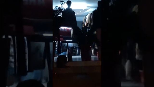 Магазин, шубы, и , около него , два кота, кот, животные, ночь, Кипр, Лимасол