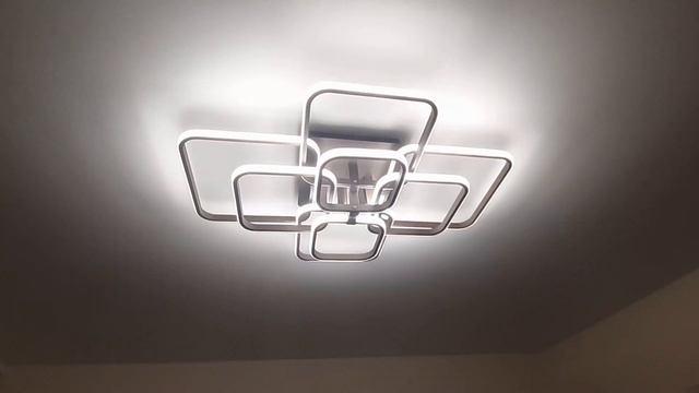 Светодиодная люстра начала мигать. Как исправить?