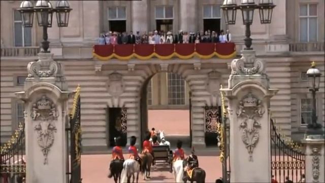 7 Trooping The Colour - Royal Procession And Fly Past At Buckingham Palace