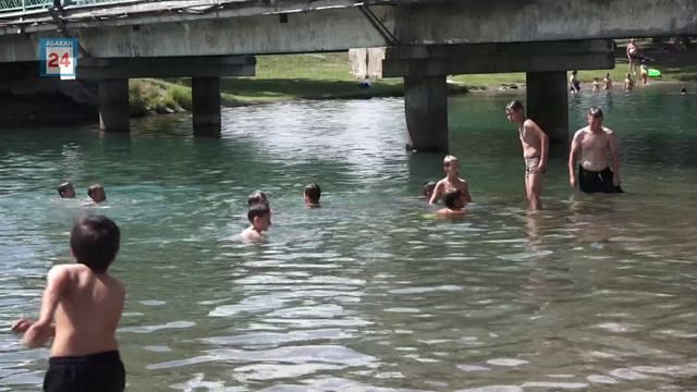 Спасатели вытащили из водоёма в абаканской зоне отдыха тонущего подростка