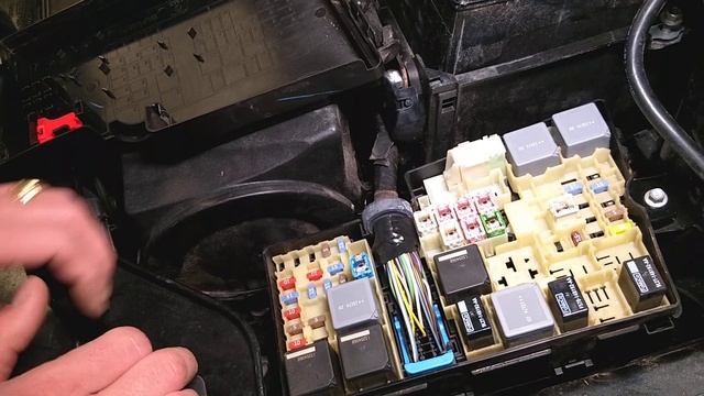 STARTER FUSE LOCATION AND REPLACEMENT FORD FOCUS MK3 2012-2018 смотреть онлайн