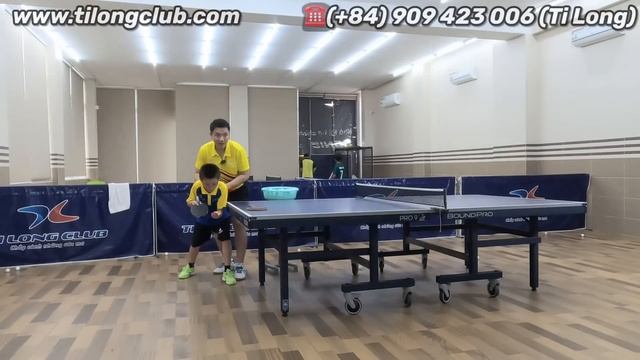 Ti Long Instructs And Corrects Forehand Pendulum Serve Errors For Swedish Students