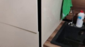 Как встроить обычный холодильник