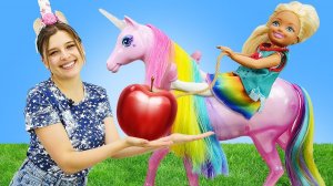 Где находится сказочная страна? Куклы Барби и игрушки для детей в видео для девочек Той Клаб