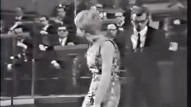 Rita Pavone Cuore & Datemi un martello смотреть онлайн