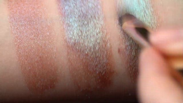 Особенности нанесения рассыпчатых теней от Tammy Tanuka