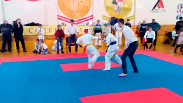 Егор. Первенство ДЮСШ Бологое по Киокусинкай 11 декабря 2016 смотреть онлайн