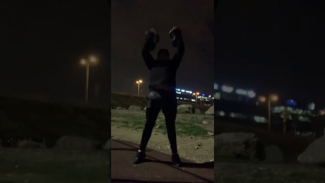 Тренировка с гирями на море смотреть онлайн