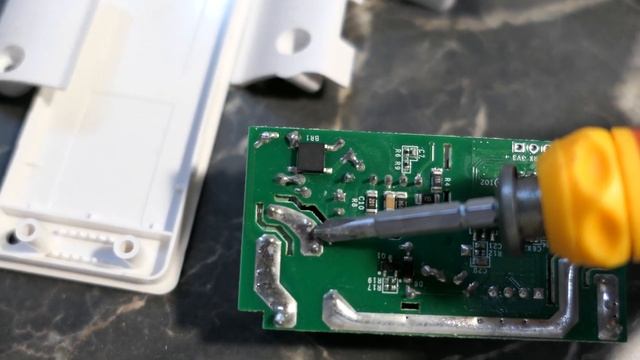 Переделка wi-fi реле Sonoff Basic R2 в реле с "сухим контактом" смотреть онлайн