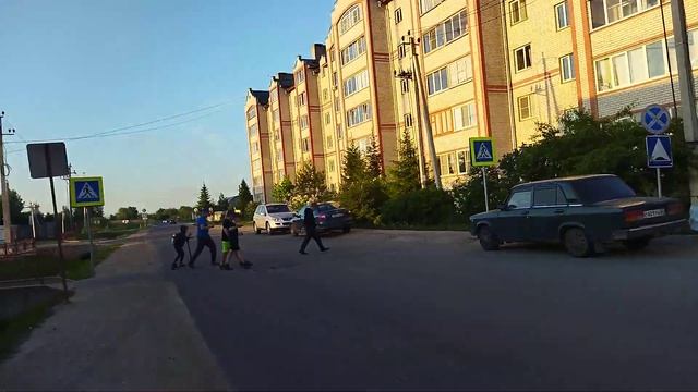Бегу в Пятëрочку, Бусе и Хоре за едой смотреть онлайн