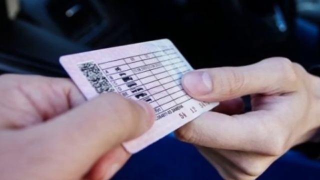 Лишили прав, что делать дальше? Каков порядок действий? Сдавать ли права? смотреть онлайн