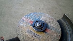 Как открутить заклинившую гайку болгарки, способы