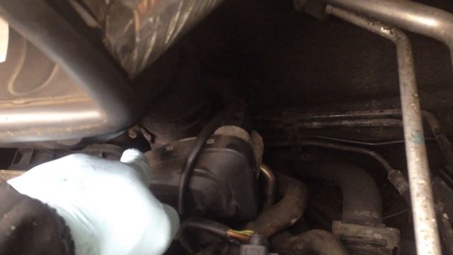 Audi A2, How to remove, clean and put back the throttle body and gasket, part 1 смотреть онлайн