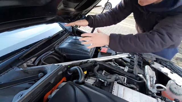 Mercedes W205, S205 Series Dust Filter Replacement Guide.